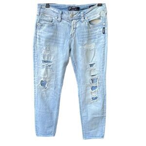 Silver jeans Co. Super stretch boyfriend distressed W28 cropped 25” jeans.